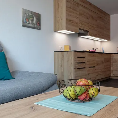 Les Volets Bleus Apartment *