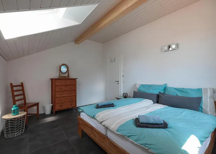 Les Volets Bleus Apartment *