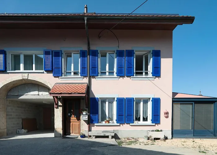 Les Volets Bleus * Morges